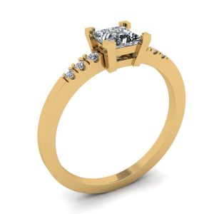 Princess Cut Diamond Ring with 3 Small Side Diamonds Yellow Gold - Photo 3