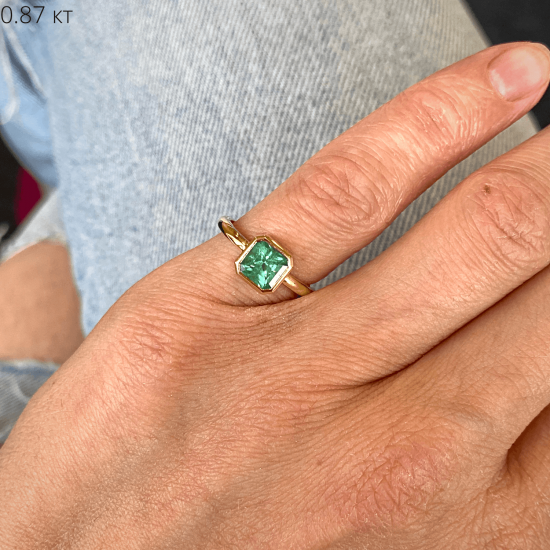 Stylish Square Emerald Ring in 18K Yellow Gold, Enlarge image 1