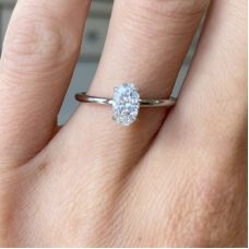 Golden Ring with Oval Diamond in 6 Prongs