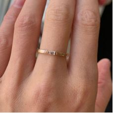 Platinum Rhin Ring with Small Baguette