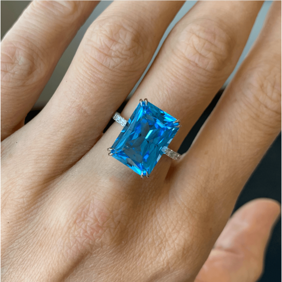 9.43 carat Swiss Blue Topaz and Diamonds Ring, Enlarge image 1