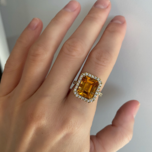 Ring with 5 carat Citrine in Diamond Halo - Photo 1