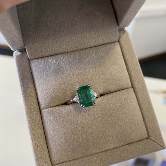 3.31 carat Emerald and Side Trillion Diamonds Ring,  Enlarge image 4