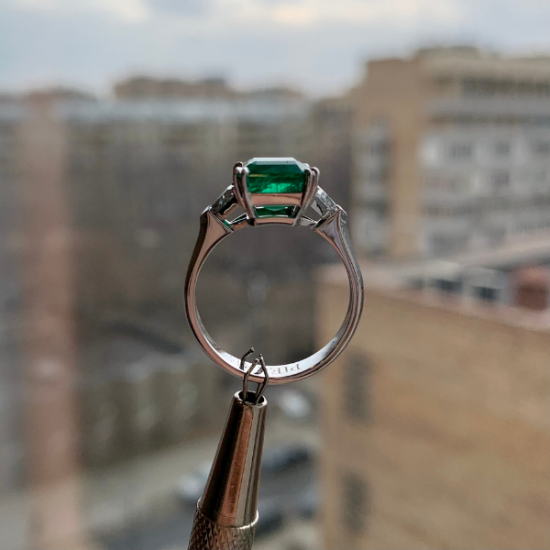 3.31 carat Emerald and Side Trillion Diamonds Ring,  Enlarge image 11