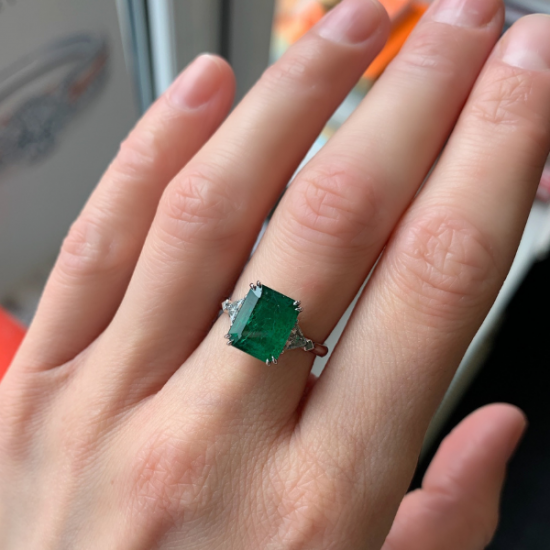 3.31 carat Emerald and Side Trillion Diamonds Ring,  Enlarge image 8