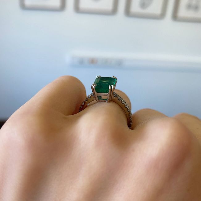 2.5 ct Emerald with Diamond Pave Ring - Photo 2