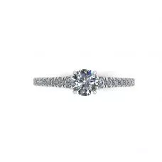 Diamond ring with side pave