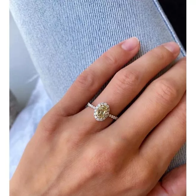 1.13 ct Oval Yellow Diamond Ring with Diamond Halo - Photo 4